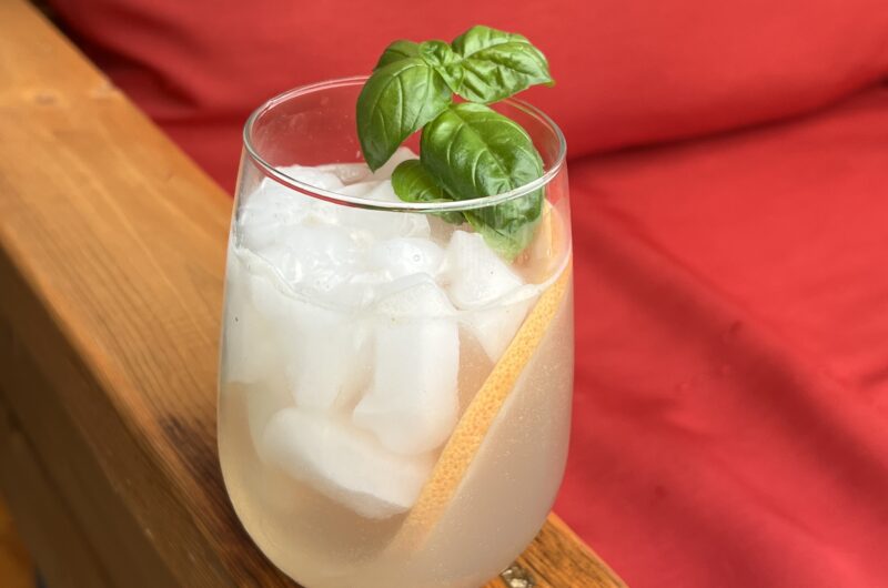 Grapefruit Basil Greyhound