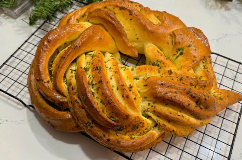 Garlic Herb Bread Wreath